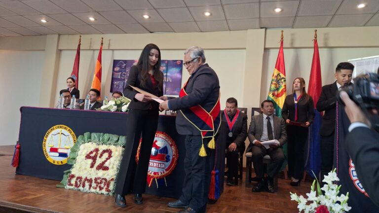 XLII ANIVERSARIO CARRERA CIENCIAS DE LA COMUNICACIÓN SOCIAL FDCPS-UTO