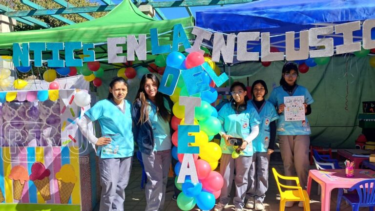 La Carrera de Atención Temprana y Educación Infantil de la UTO toma el Parque de la Unión con innovadora feria científica