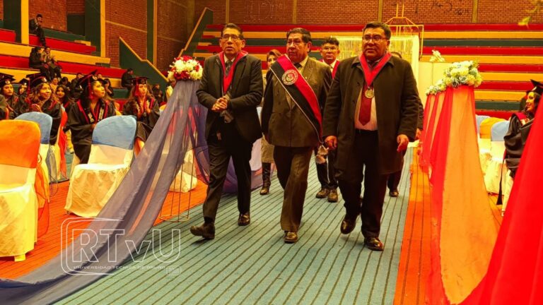 La FCEFA de la UTO celebra la graduación de la Generación 2025 en una emotiva ceremonia de titulación