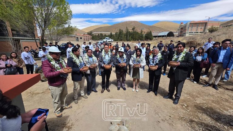 Inauguración del Coliseo Polifuncional en la Carrera de Minas FNI-UTO
