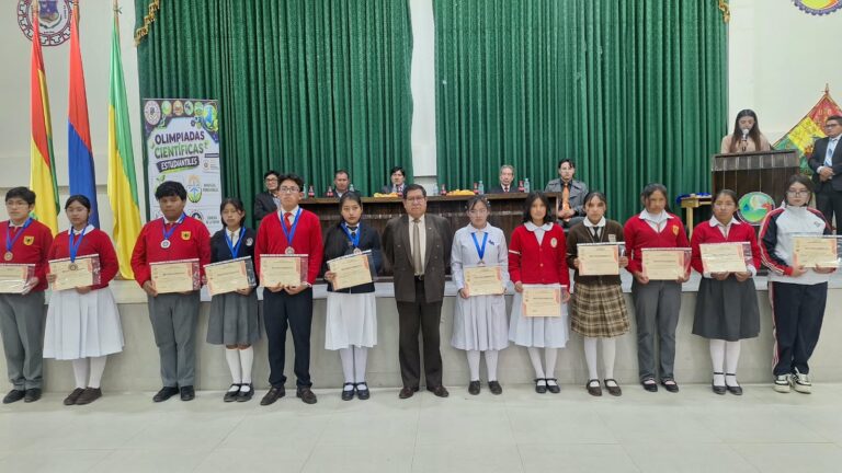 La FCAN premia a los destacados estudiantes de secundaria ganadores de la primera Olimpiada de Biología