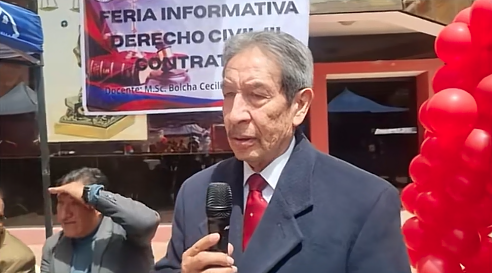 La Carrera de Derecho “San Agustín” orienta a la ciudadanía sobre contratación civil en una feria académica especializada